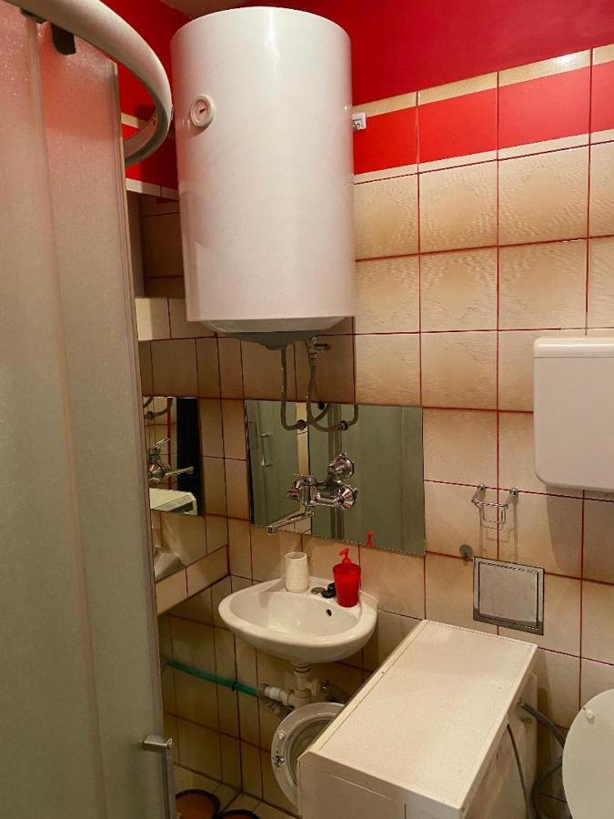 Adorable 1-Bedroom Guesthouse & Private Parking Place Velika Mlaka Bagian luar foto