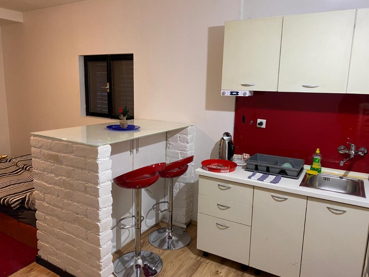 Adorable 1-Bedroom Guesthouse & Private Parking Place Velika Mlaka Bagian luar foto